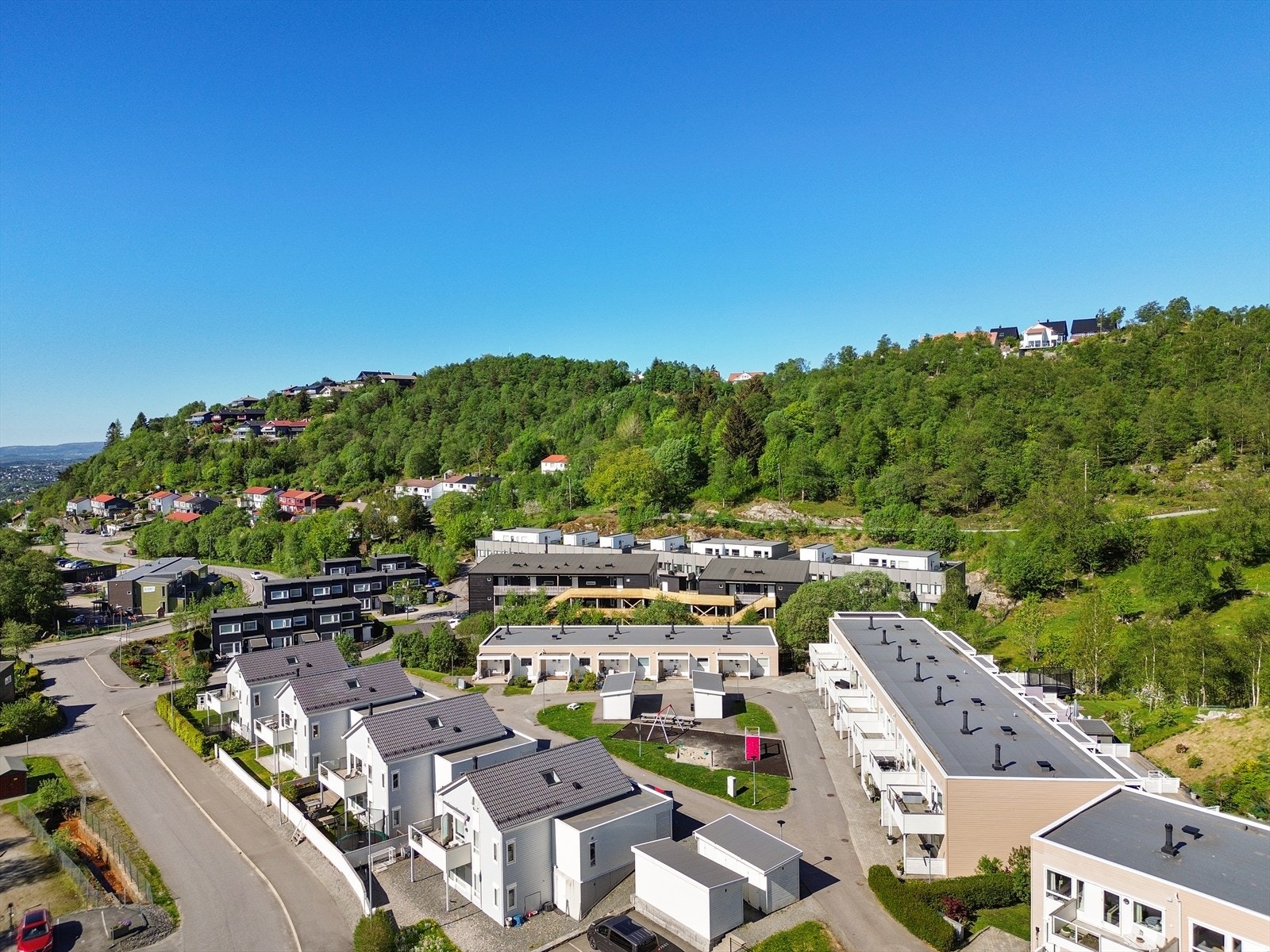 Flere barnehager i nabolaget, med blant annet Norlandia og Eplekarten like ved. Galleribilde