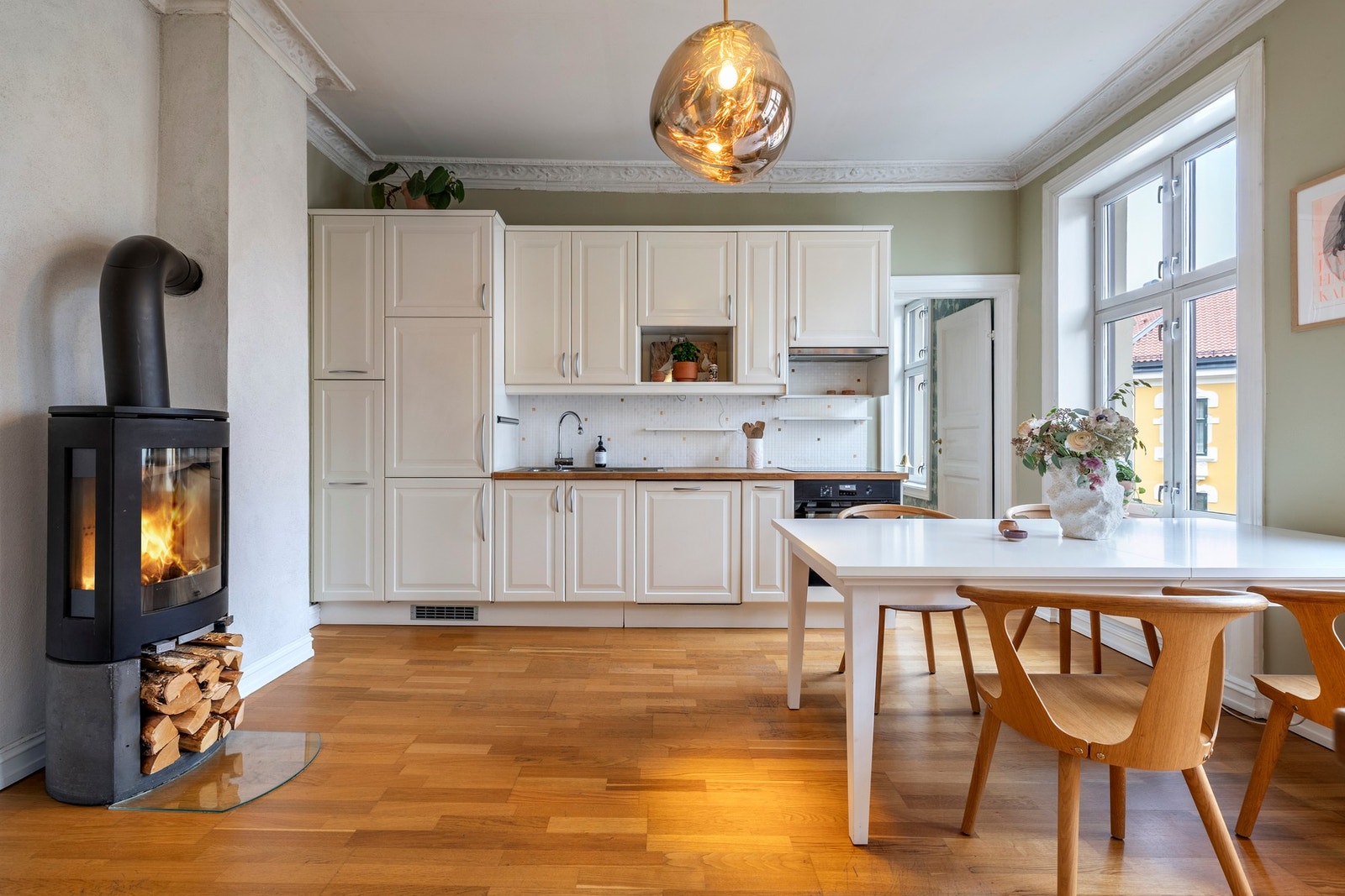 IKEA kjøkkeninnredning fra 2008 - Kjøleskap/fryser og stekeovn fra 2025 Galleribilde