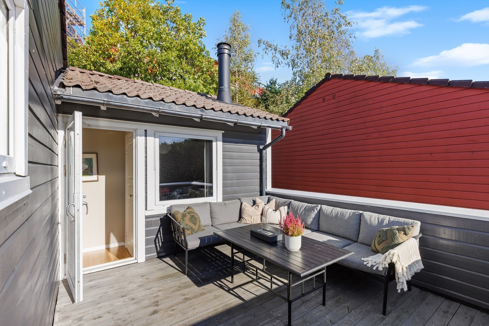 Det er også en nydelig, vestvendt balkong i etasjen. Galleribilde