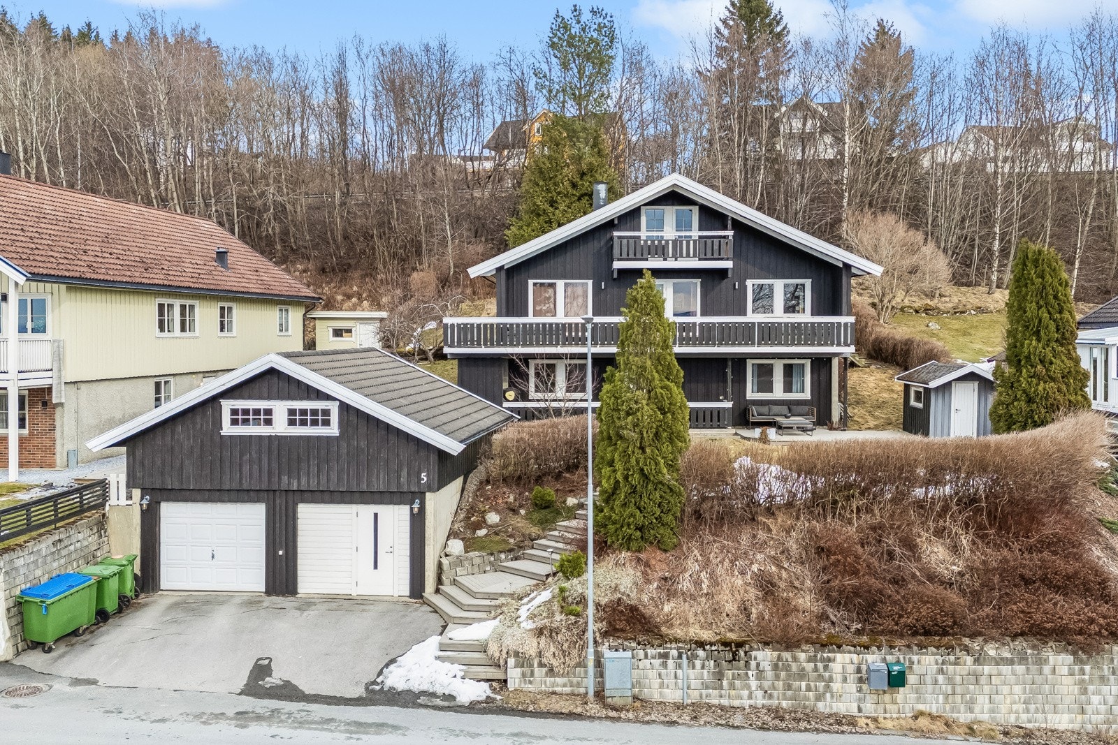 Velkommen til Leinstrøa 5 - Innholdsrik enebolig med barnevennlig beliggenhet. Gode sol- og utsiktsforhold. Galleribilde