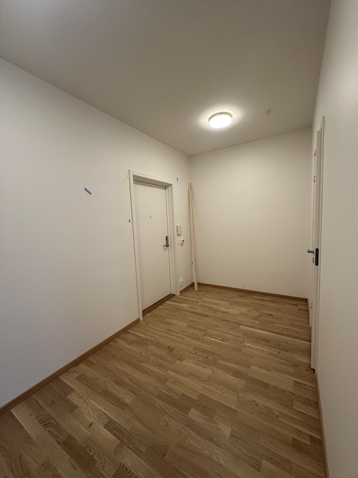 Romslig entré med god takhøyde Galleribilde