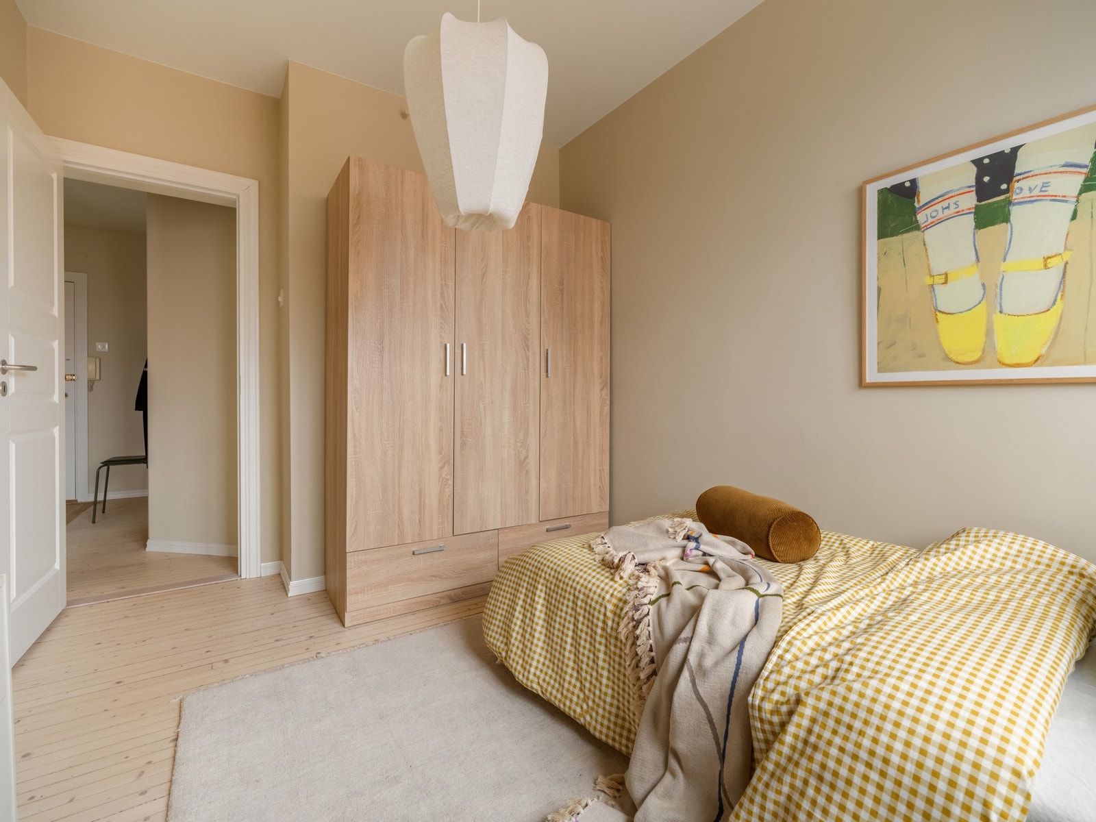 Perfekt som gjesterom, barnerom eller kontor. Og bra med skap her også. Galleribilde