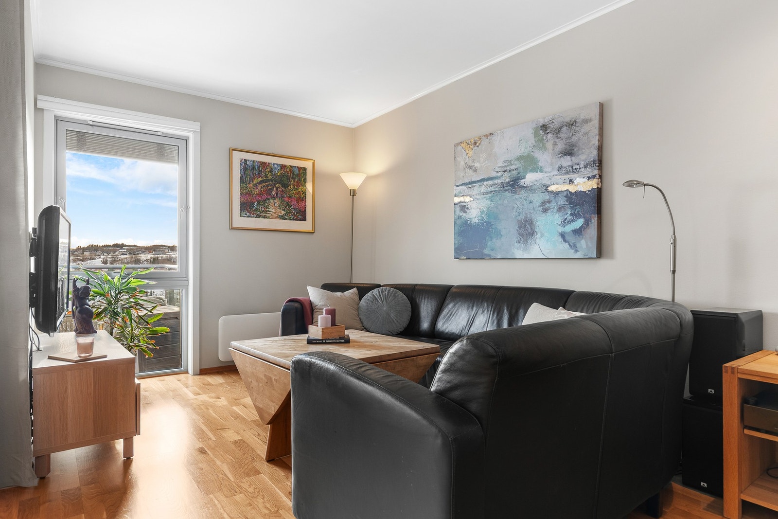 Sofakrok med god plass til en stor hjørnesofa. Galleribilde