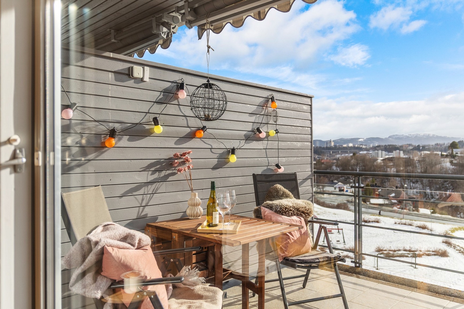 Stuen forlenges i en herlig og balkong på 11 kvm. Galleribilde