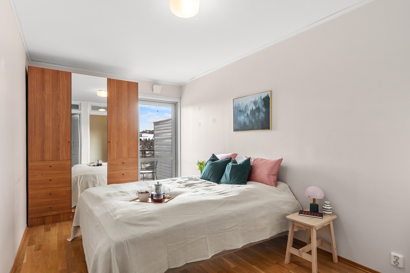 Hovedsoverom på 11,5 kvm med utgang til egen balkong og walk-in garderobe. Galleribilde