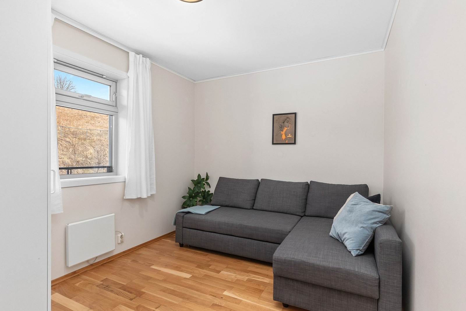 Leilighetens andre soverom er 8,4 kvm, og passer ypperlig både som soverom, gjesterom eller kontor. Galleribilde