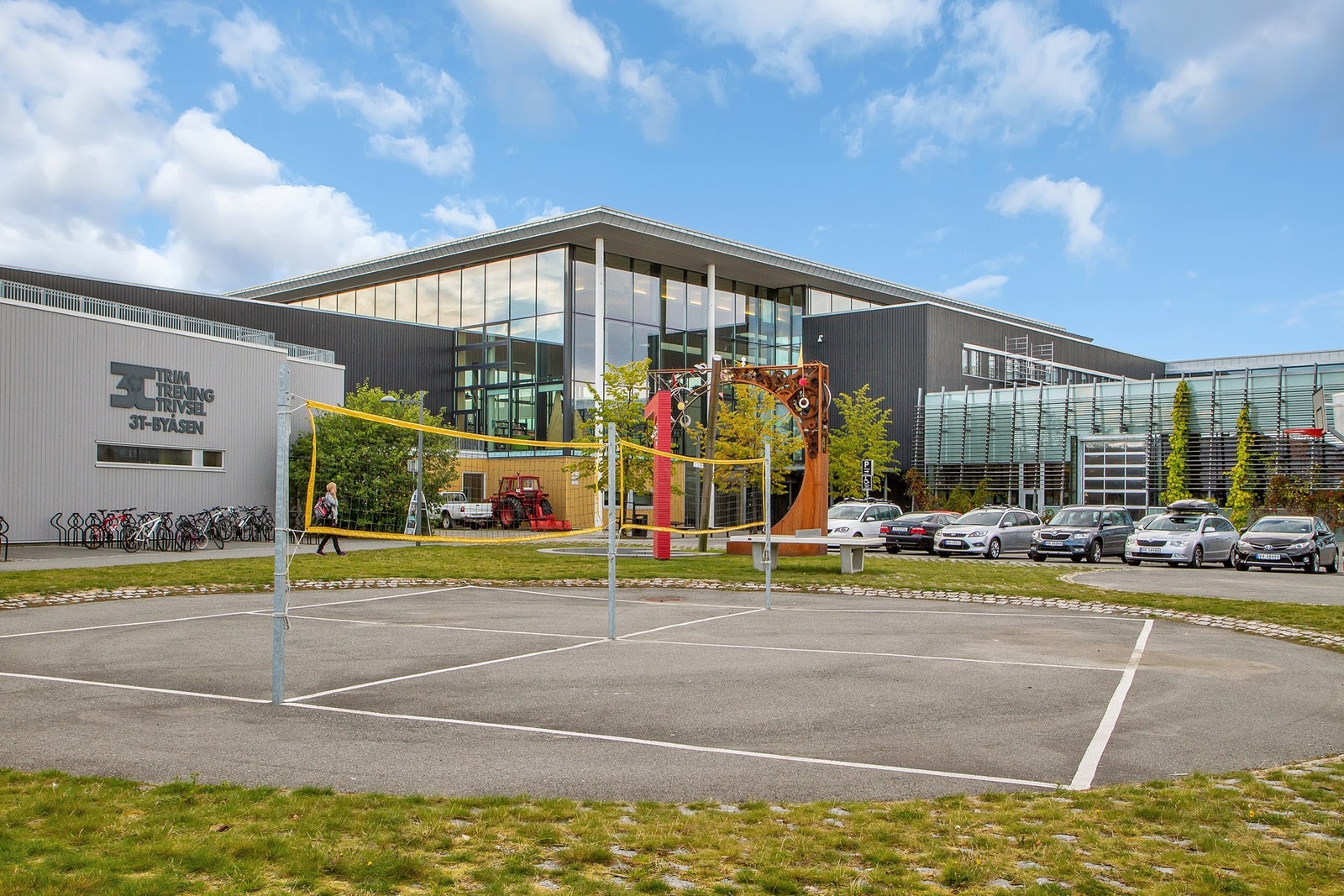 Byåsen videregående skole har 3T treningssenter og bibliotek i samme bygg. Galleribilde