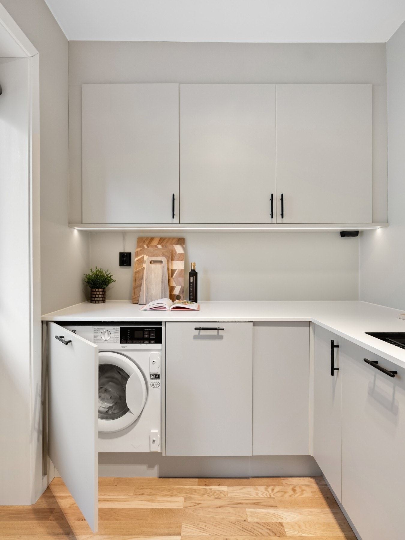 Integrert løsning for vaskemaskin for å ikke stjele plass på badet Galleribilde