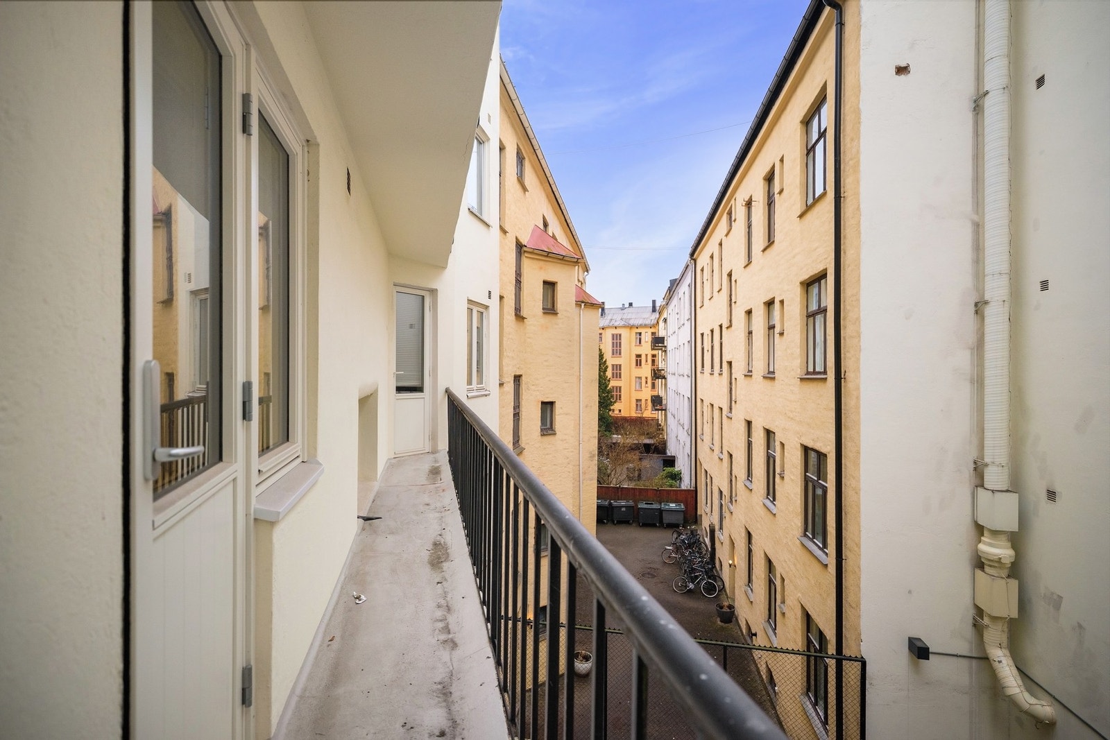 Balkong mot bakgård Galleribilde