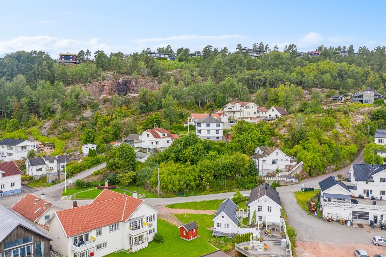 Populært område med koselig sørlandsidyll i Øvre Svelvik. Galleribilde