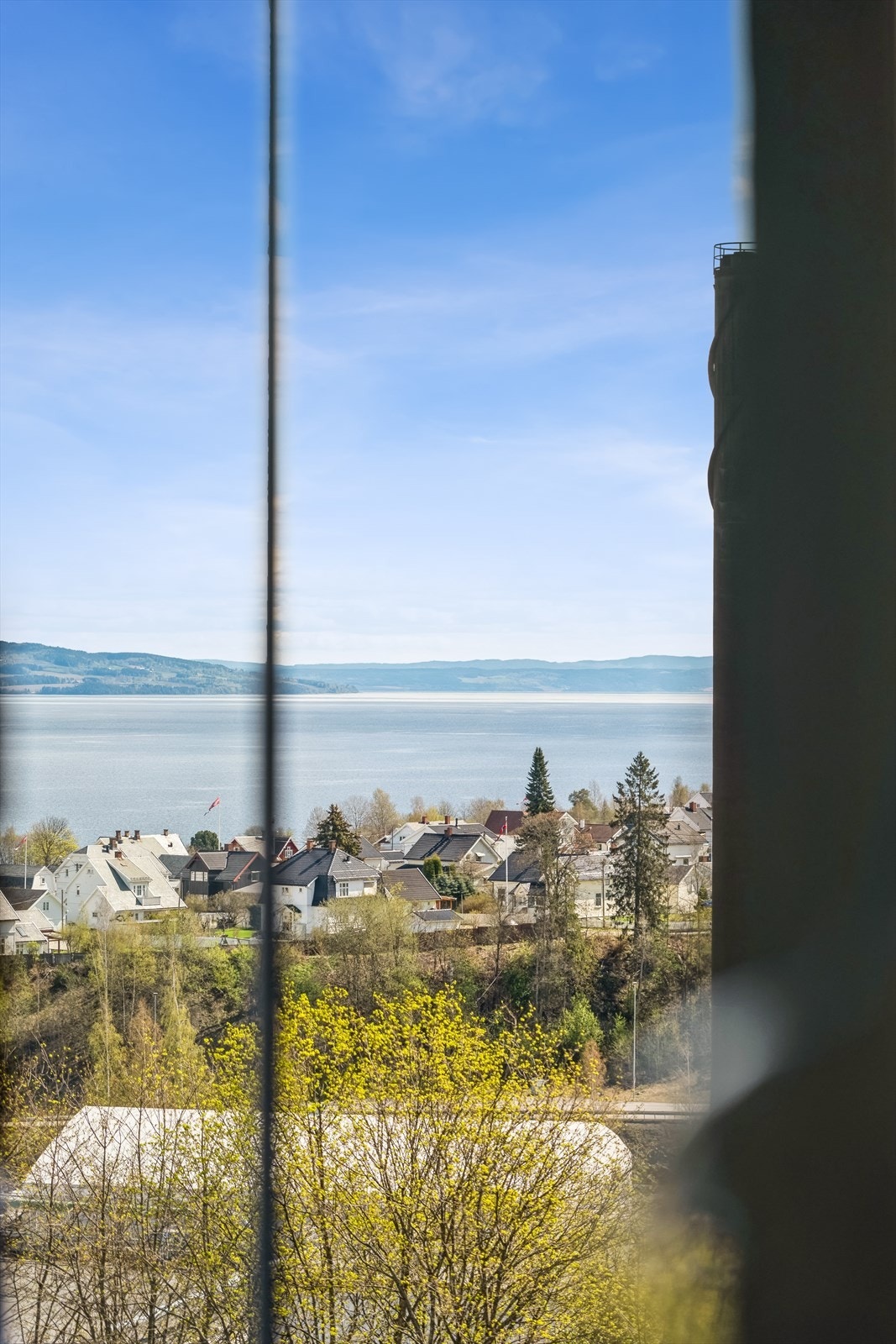Leiligheten har en fin beliggenhet med en nydelig utsikt. Fotograf: Efkt v/ Kristian Haug Galleribilde