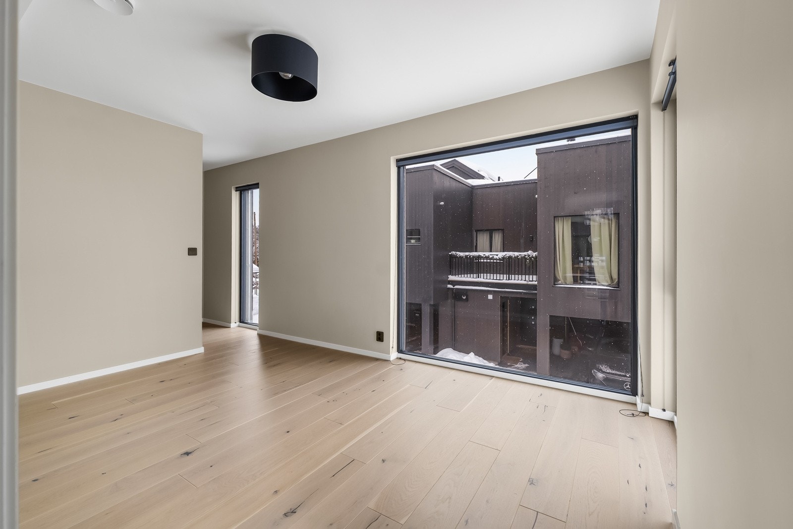 Av boligens to soverom, ligger det første i boligens andre etasje. Galleribilde