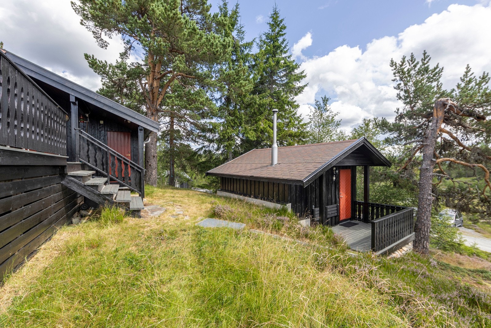 På eiendommen står et anneks som i dag benyttes som gjesterom. Galleribilde