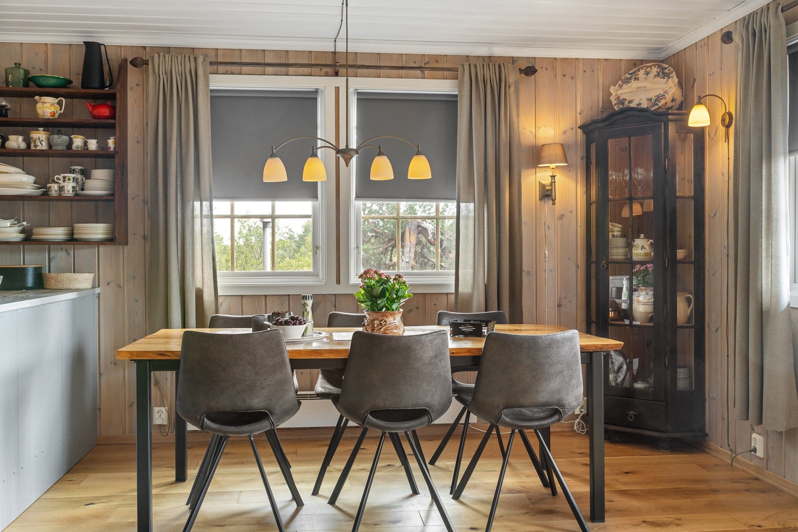 Det er god plass til spisebord. Galleribilde