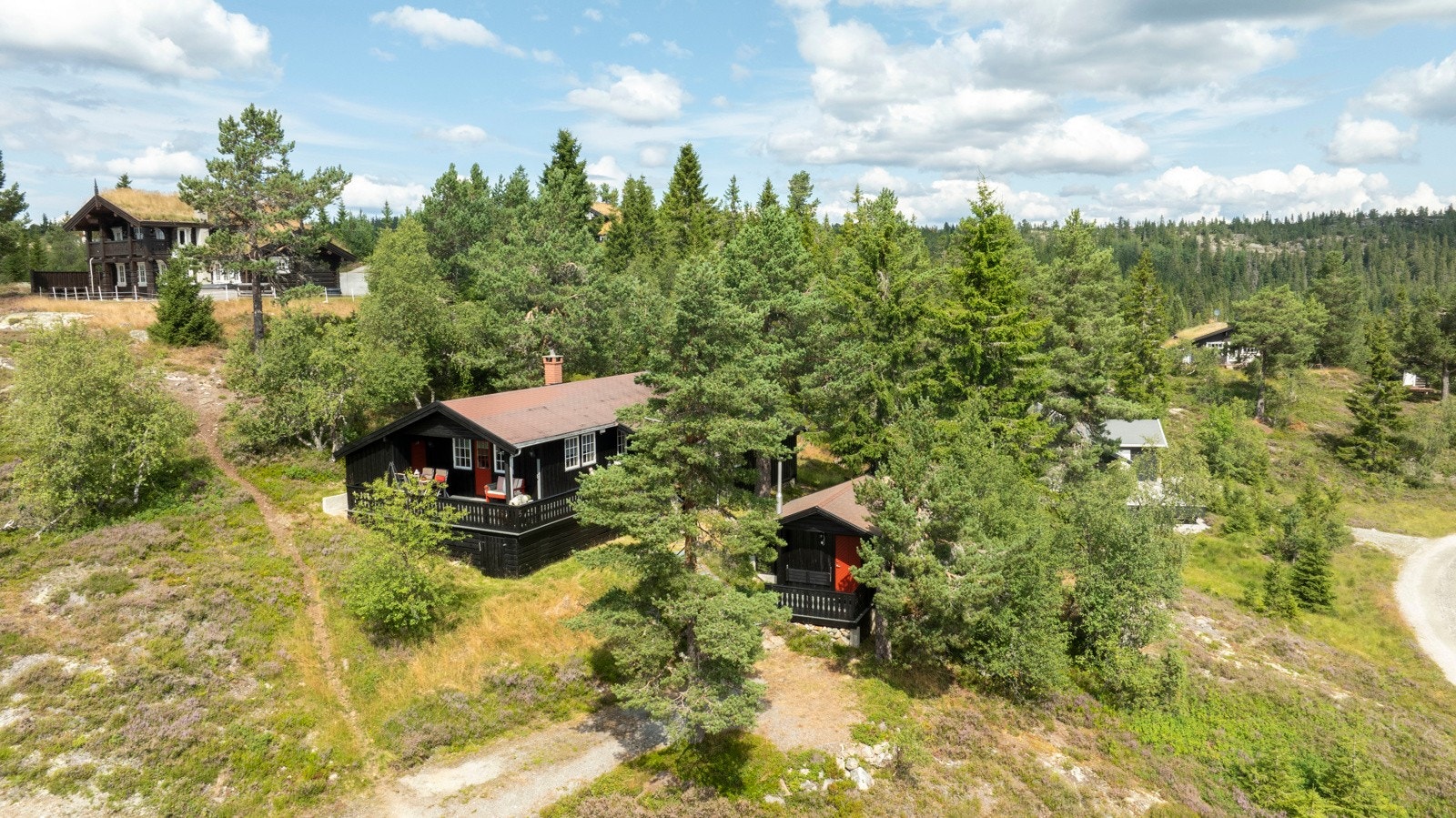 Breili 5 er en sjarmerende eiendom med en vakker og fredelig beliggenhet i naturskjønne omgivelser i Nissedal kommune. Galleribilde