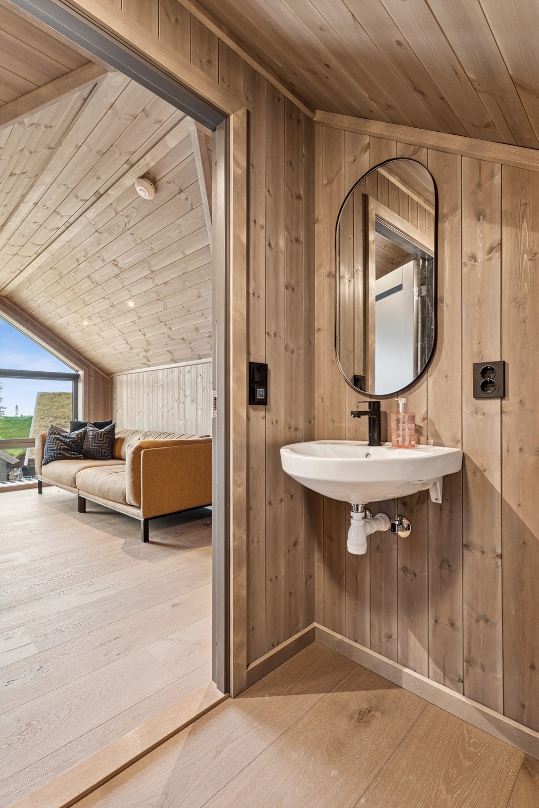 Toalettrom i 2. etasje / loftsetasje. Galleribilde