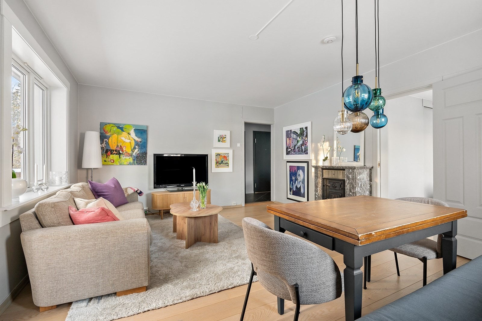 Steinspranget 47 er en lys, gjennomgående og attraktiv 3-roms med romslig balkong. Galleribilde