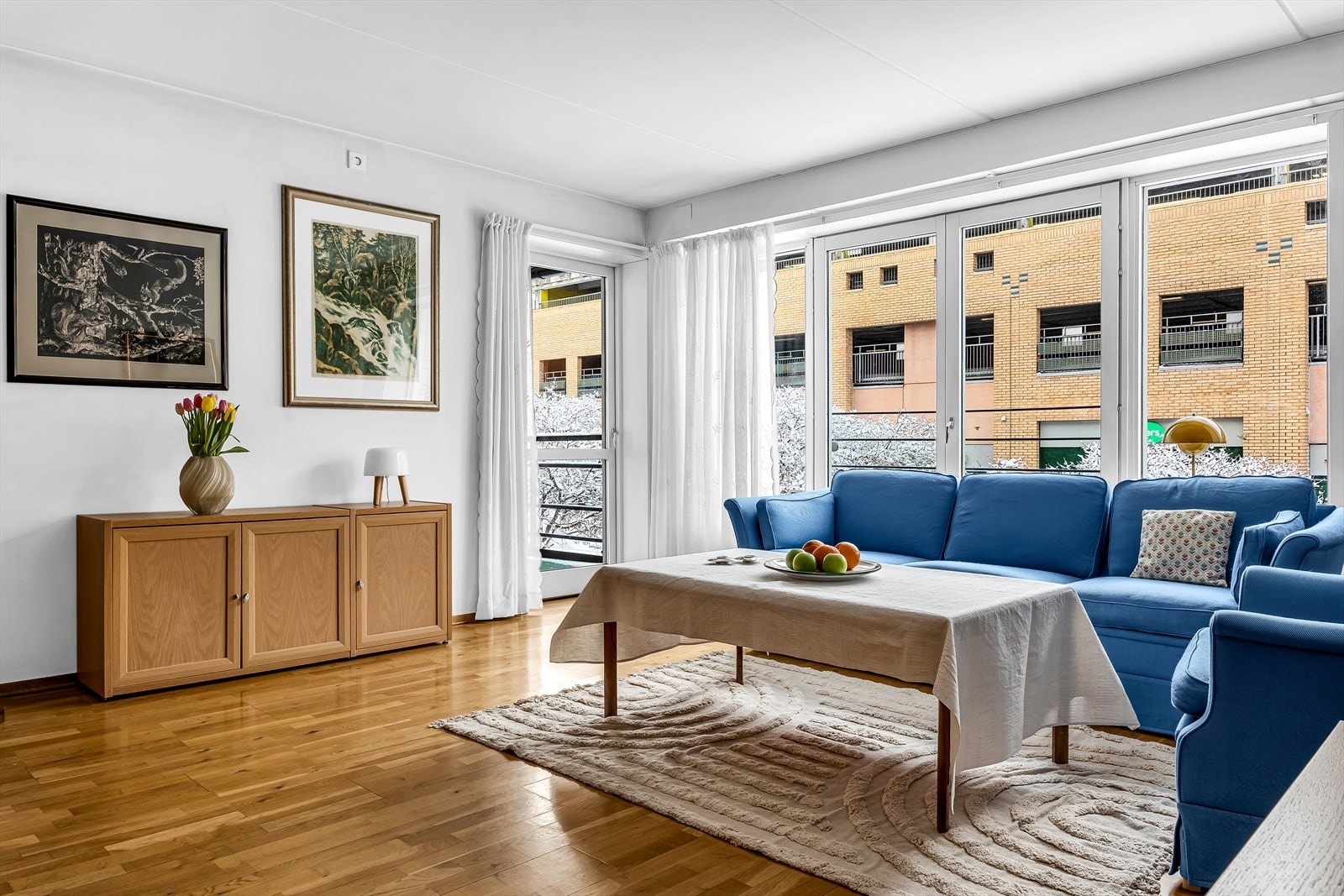 Dette er en utmerket seniorleilighet for deg over 55 år, som ønsker å bo sentralt i et veletablert og trygt sameie med servicesenter i samme bygg som gir deg muligheten for diverse omsorgstjenester. Galleribilde