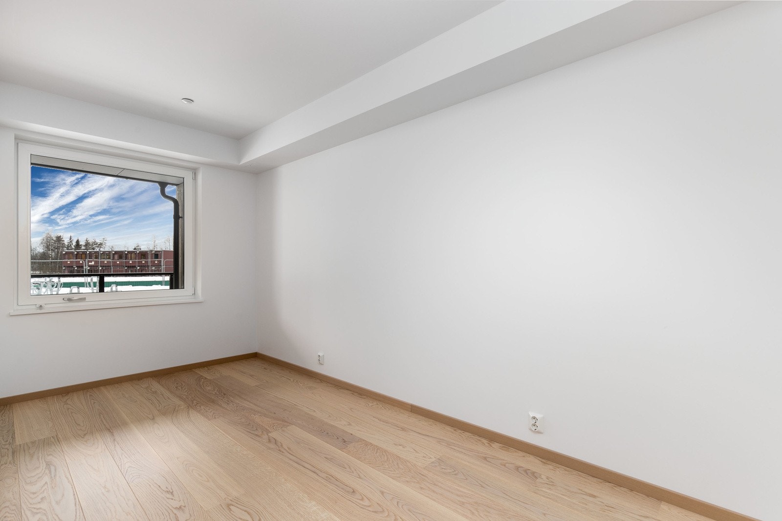 Lyst og romslig soverom. Galleribilde