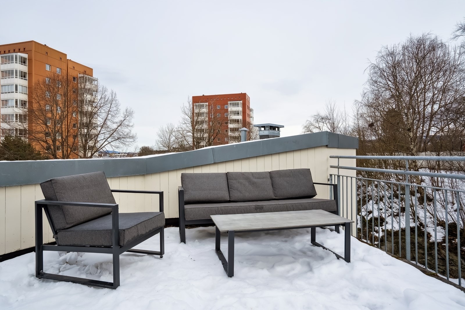Borettslaget har en felles takterrasse som byr på gode solforhold. Galleribilde