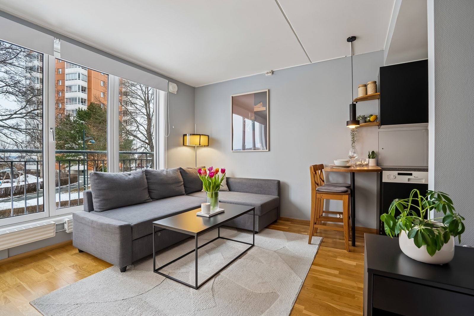 Velkommen til Bynesveien 8! - En innbydende andelsleilighet med tilbaketrukket men sentrumsnær beliggenhet. Foto: Robin, Effekt. Galleribilde