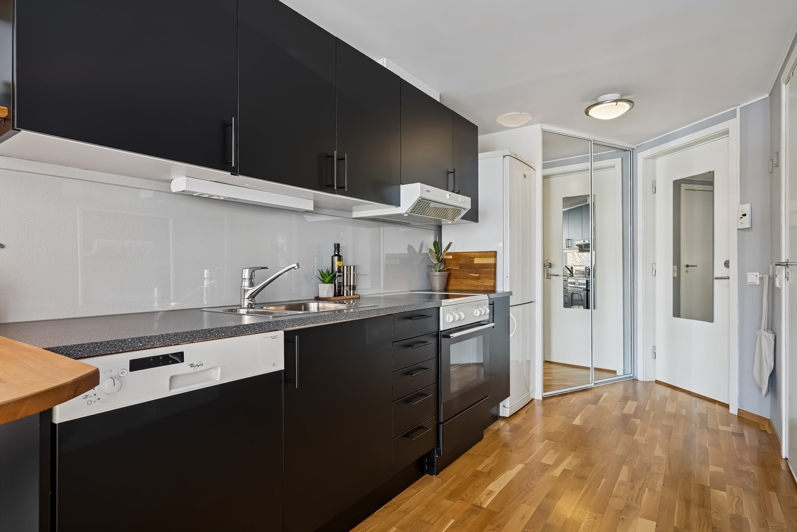 Kjøkkenet holder god standard og har fått tilstandsgrad 1 av takstmann. Galleribilde