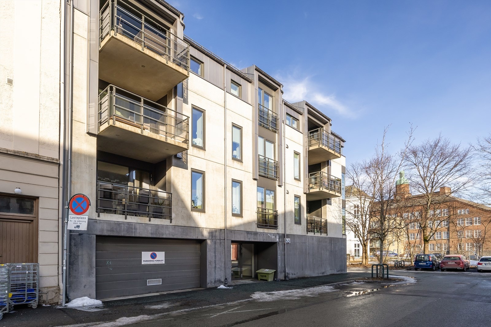 Fasade og inngangsparti. Galleribilde