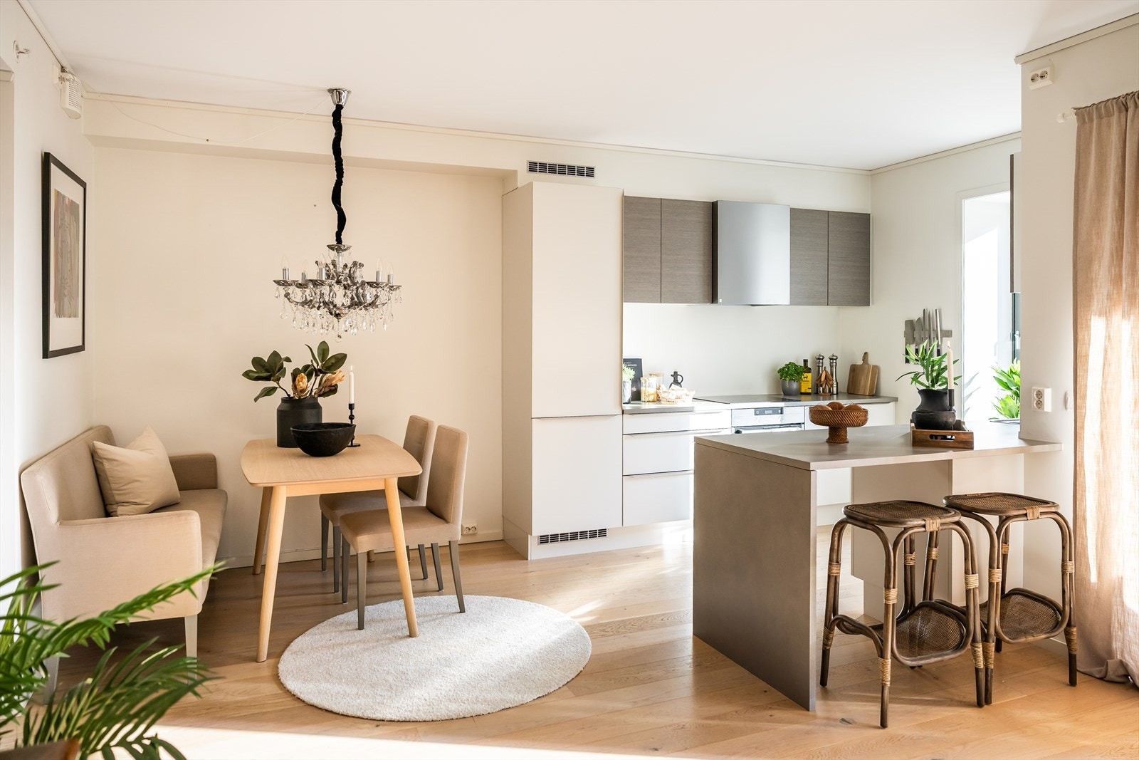 Beliggenheten er både sentral og tilbaketrukket, midt i populære Ila - med kort gang- og sykkelavstand til sentrum, Bymarka, skoler, barnehager og universitet. Foto: Stian Hatling. Galleribilde