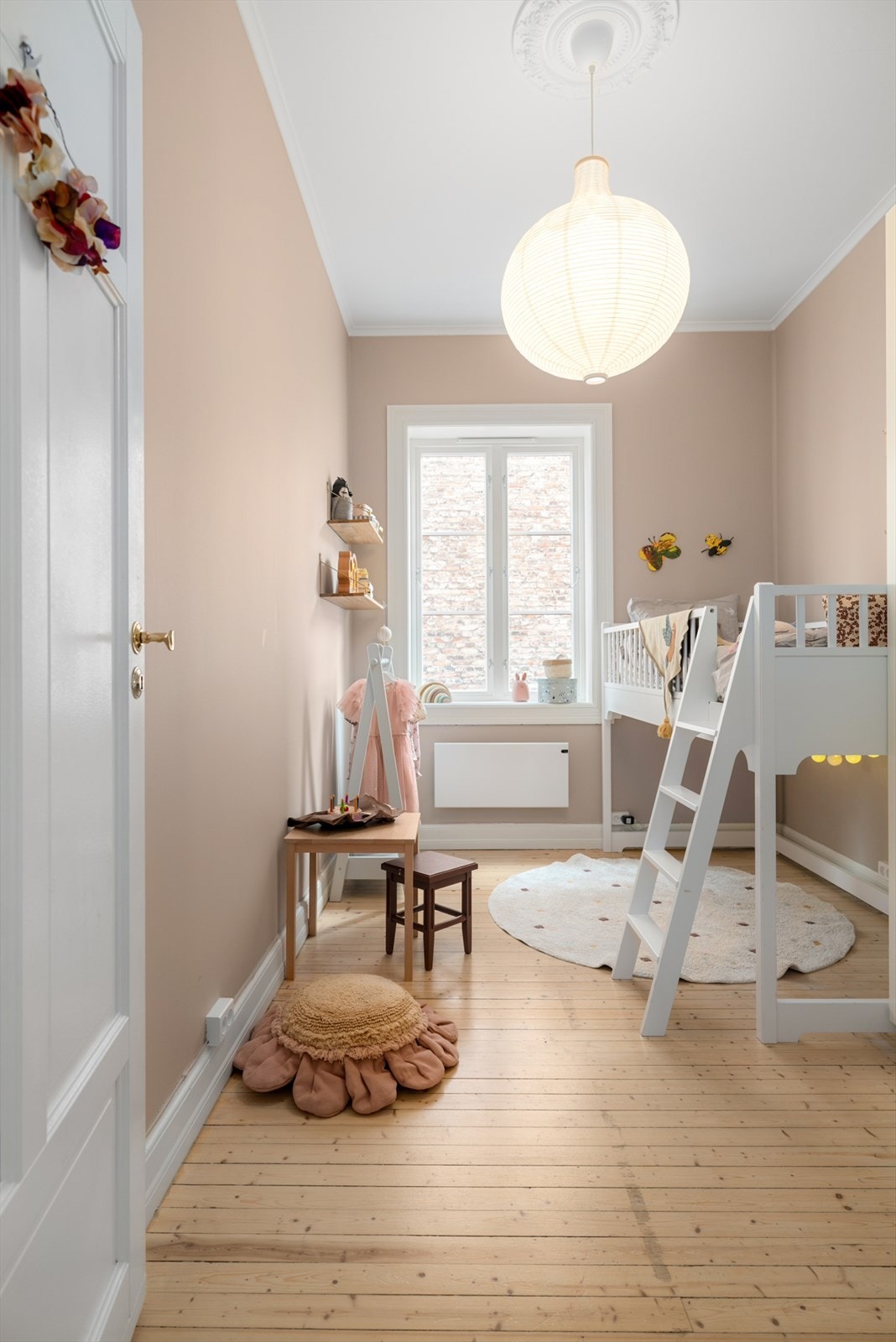 Rommet fungerer også utmerket som et gjesterom / hjemmekontor. Galleribilde