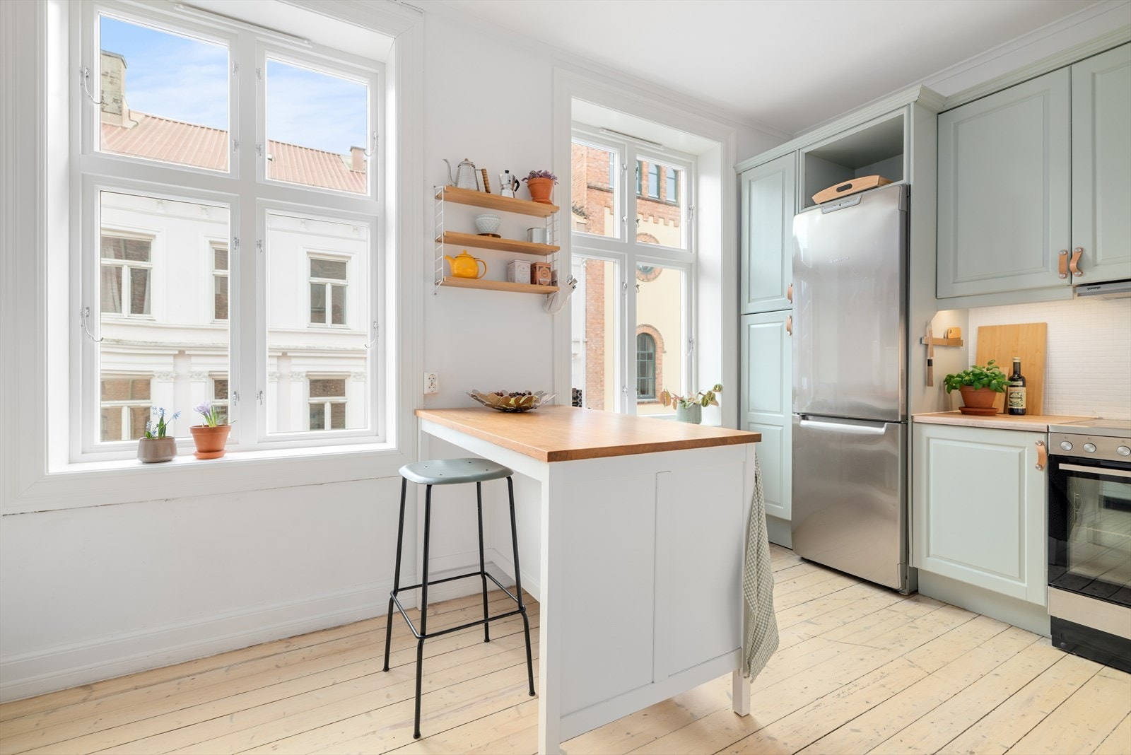 Rundt kjøkkenøya kan hele familien samles til en hyggelig søndagsfrokost! Galleribilde