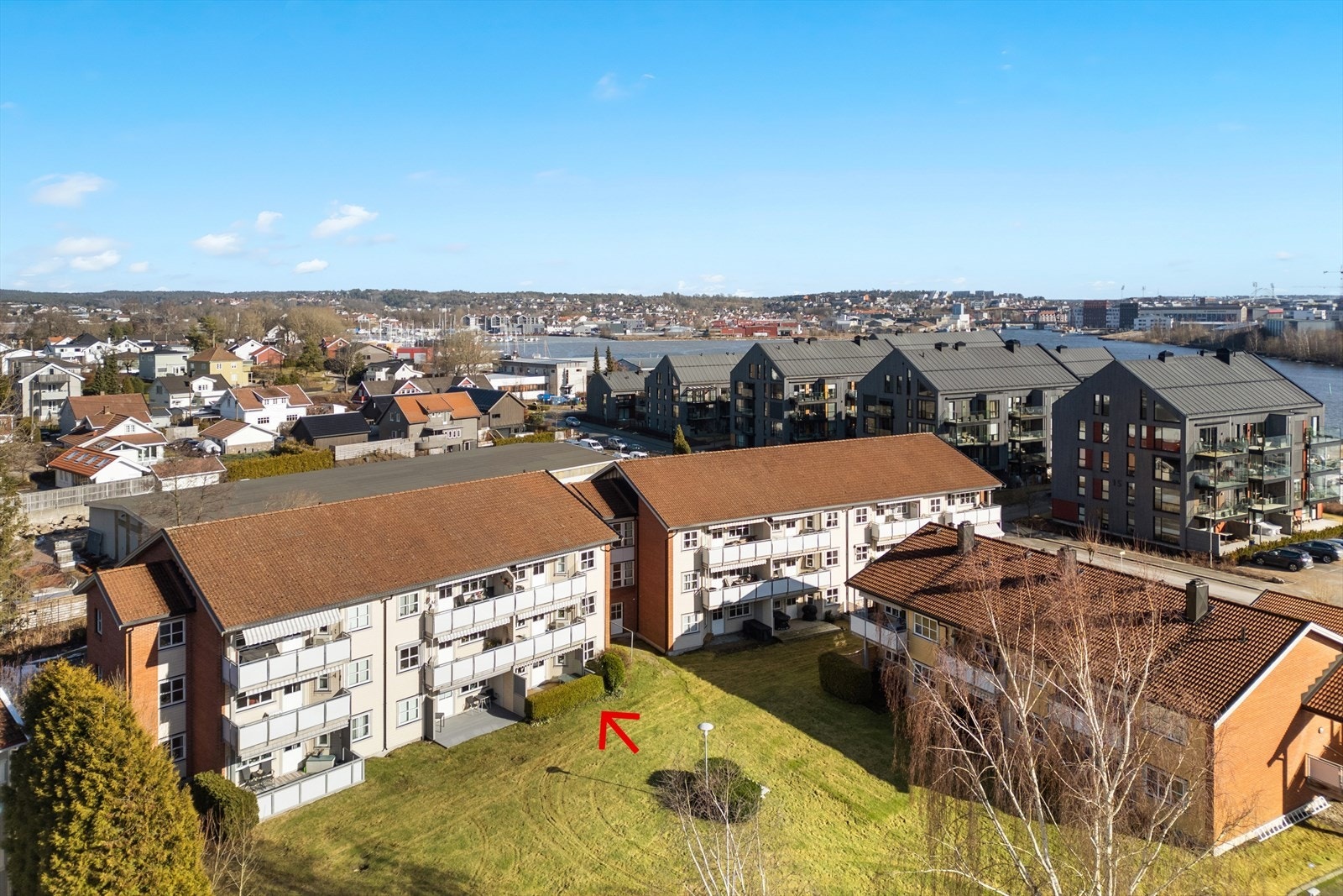 Leiligheten er en del av Bruket Borettslag. 120 m. til byferga som går til Fredrikstad sentrum og 450 m. til butikker på Gressvik Torg Galleribilde