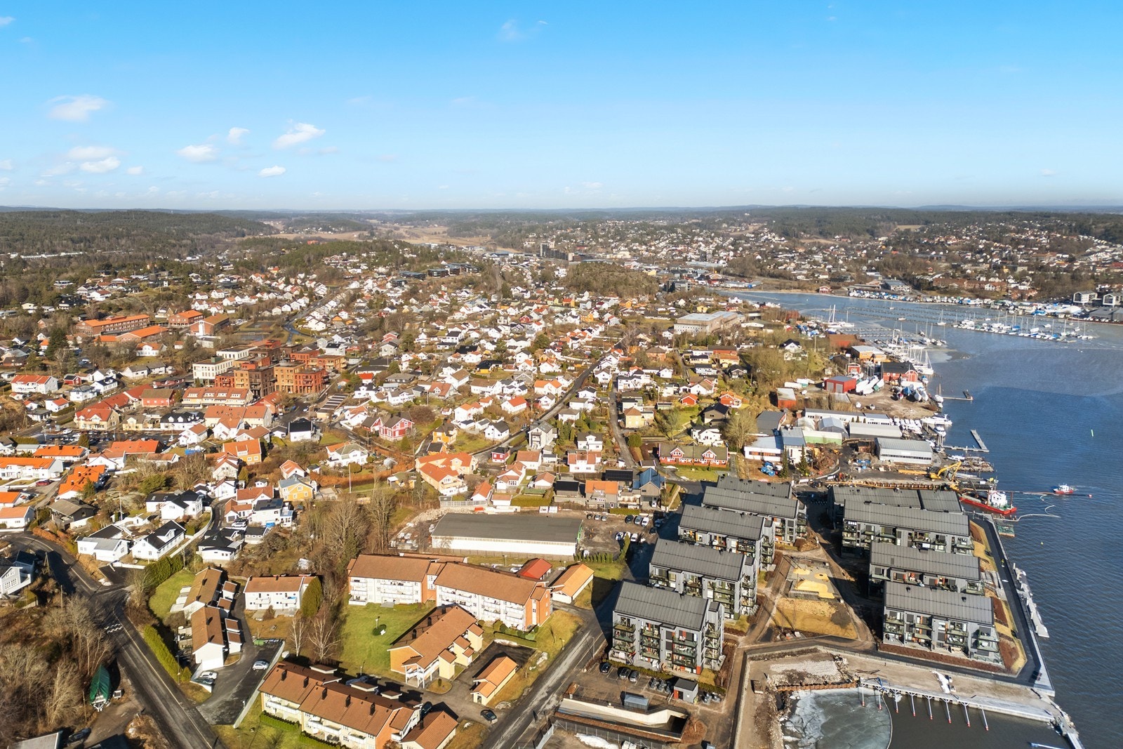 Området byr på nærhet til både handelssenter/dagligvarebutikk ved Gressvik Torg og gode turmuligheter i Gressvikmarka. Galleribilde