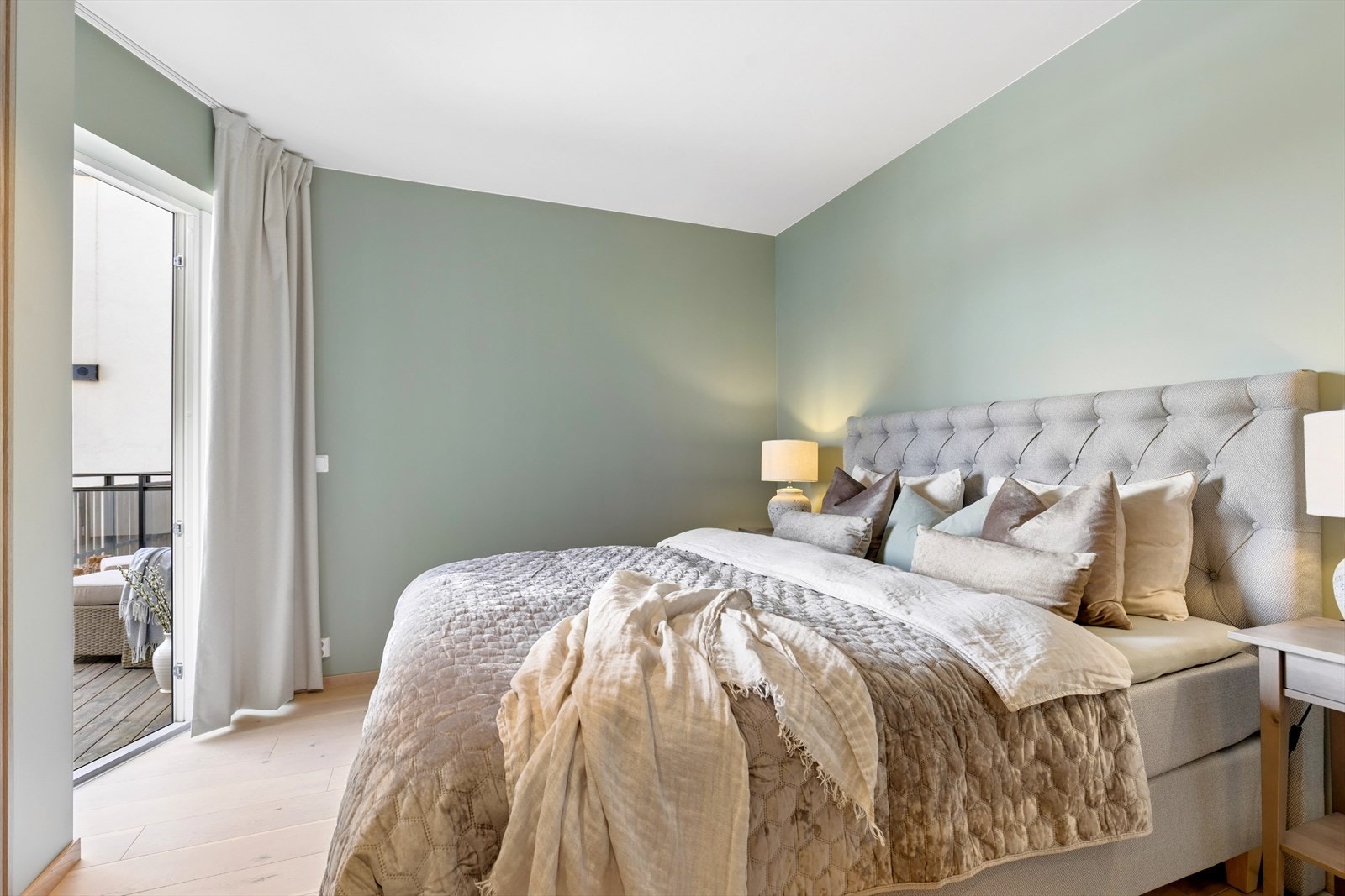 Utgang til egen balkong fra hovedsoverommet. Galleribilde