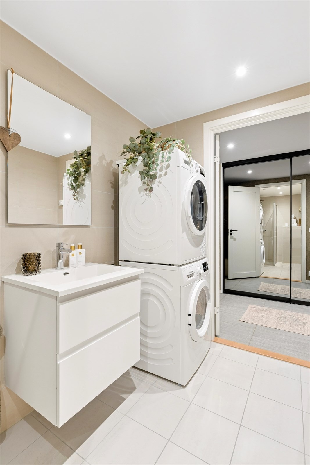 Gulvet er utstyrt med elektriske varmekabler. Galleribilde