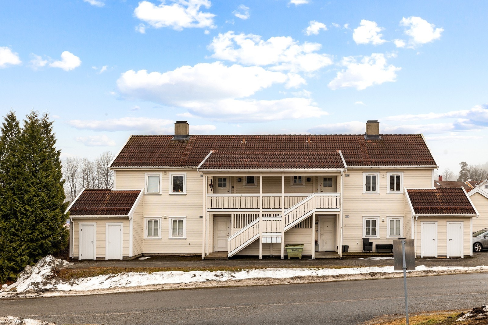 Sandertunet er et hyggelig område som er barnevennlig, sentrumsnært og har flere turområder i nærheten. Galleribilde