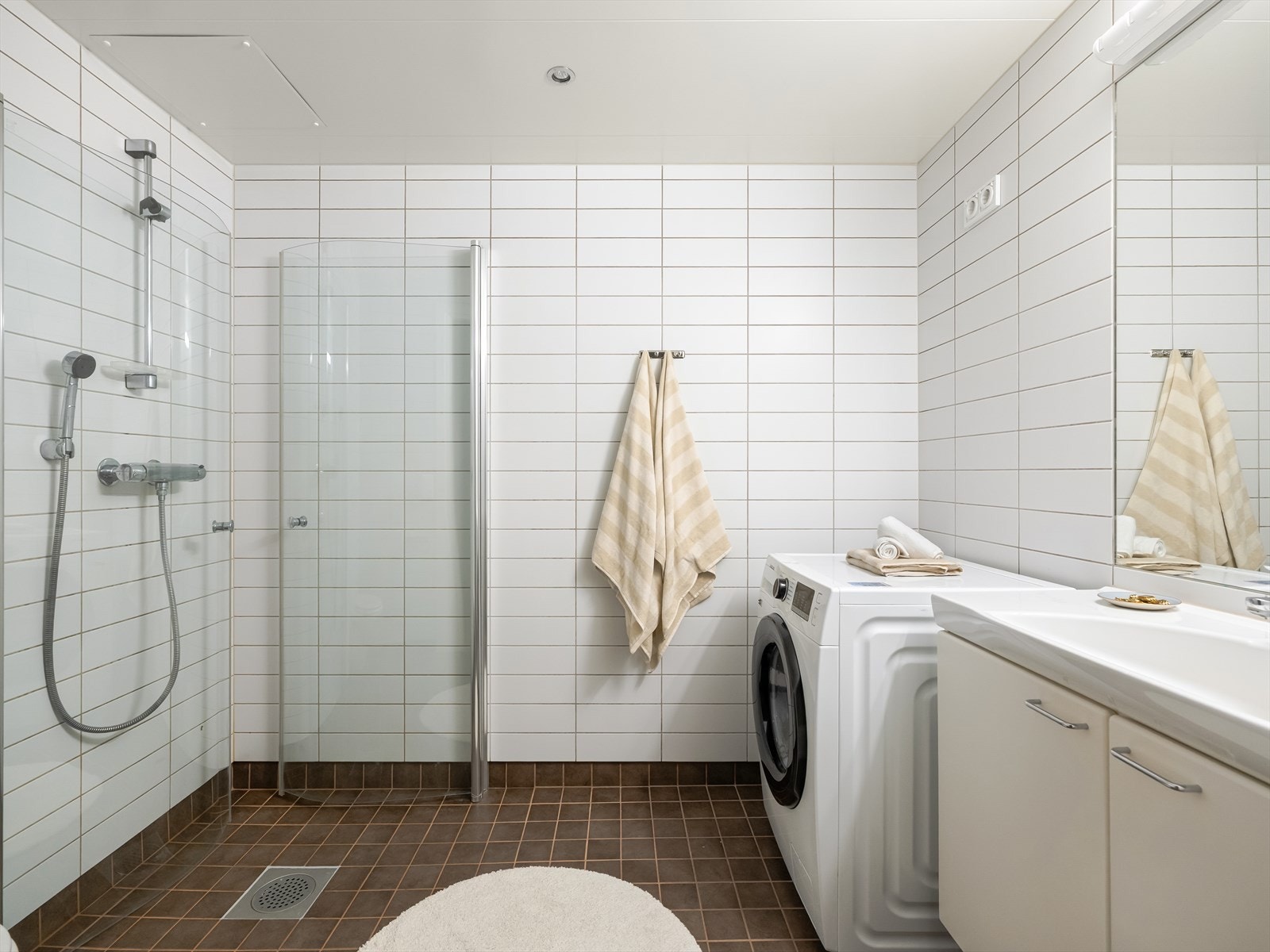 Pent flislagt baderom fra byggeår 2012. Galleribilde