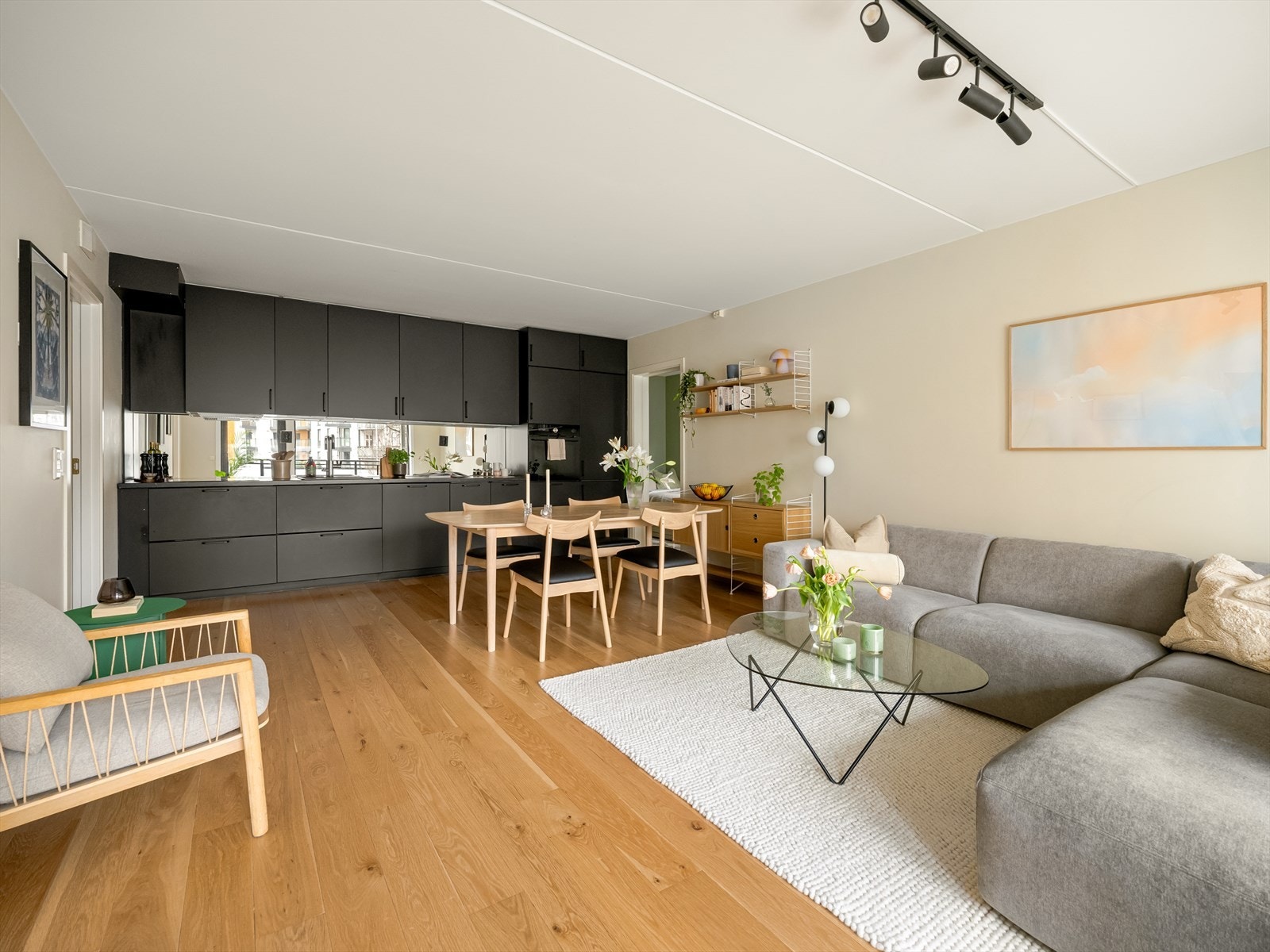 Leiligheten har et balansert ventilasjonsanlegg som sikrer frisk og god luft. Galleribilde