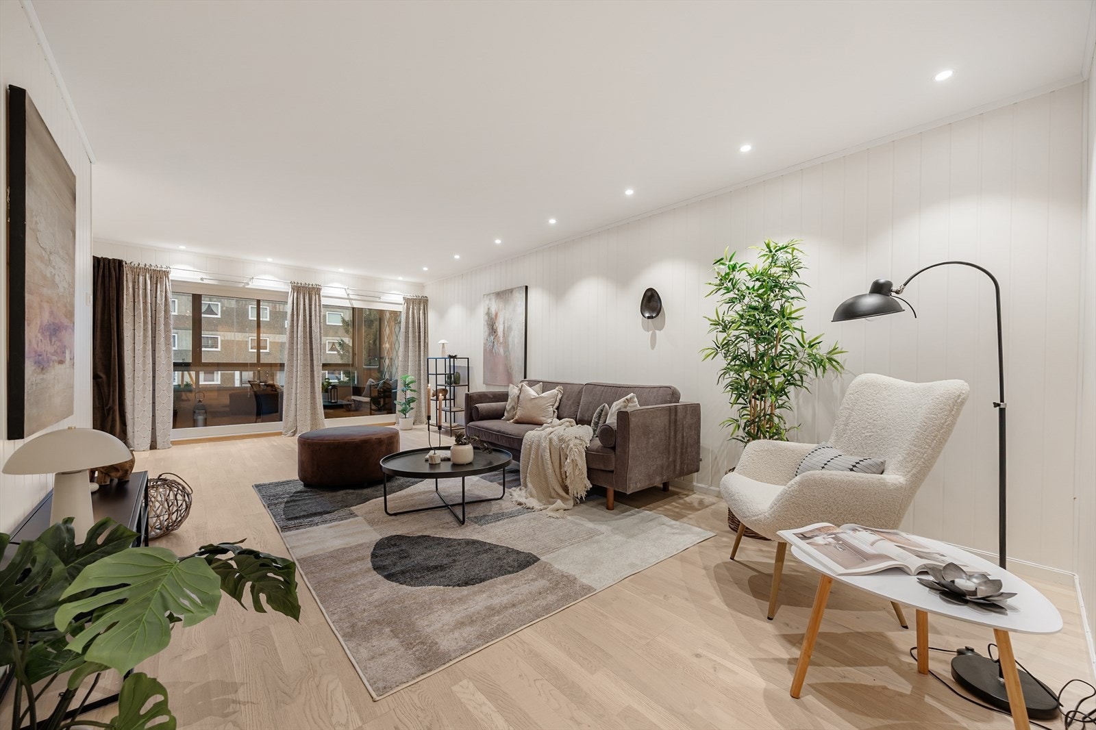 Vinduer og glassskyvedør er også skiftet i senere tid. Galleribilde