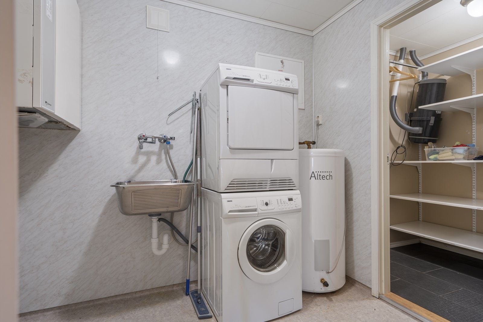 Vaskerom Galleribilde