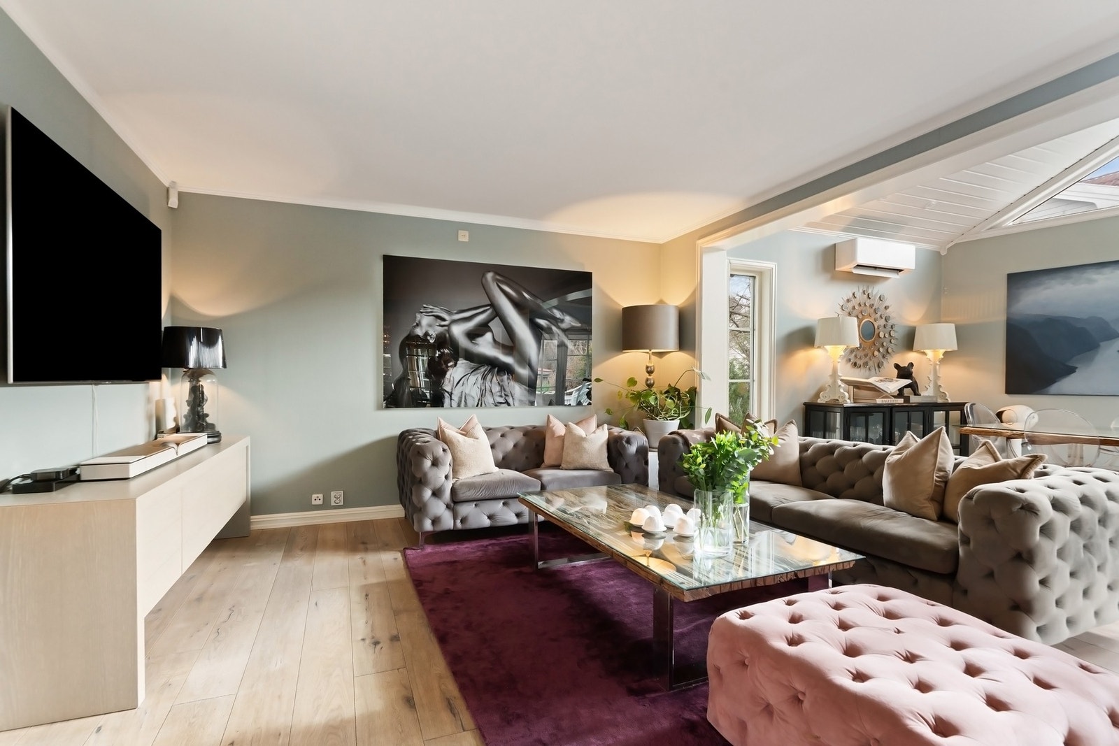 Rommet har enstavs laminatgulv. Galleribilde