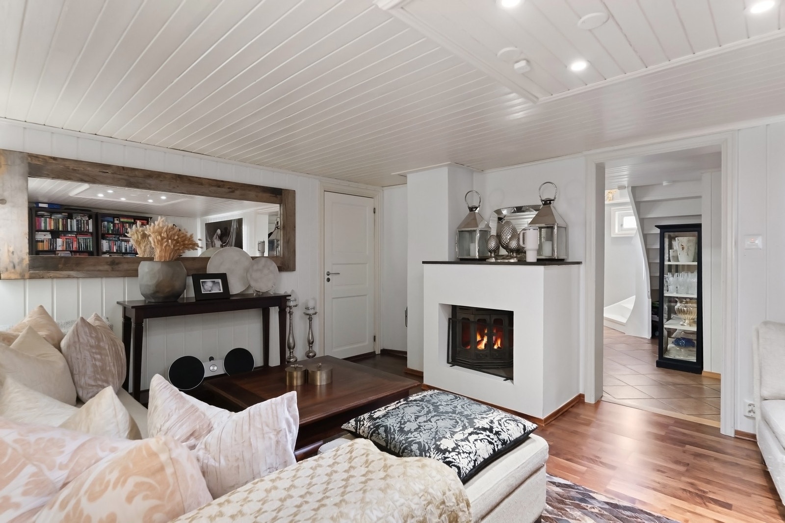 Kjelleren er innredet med en lun kjellerstue som ligger tilknyttet en tv-stue. Galleribilde