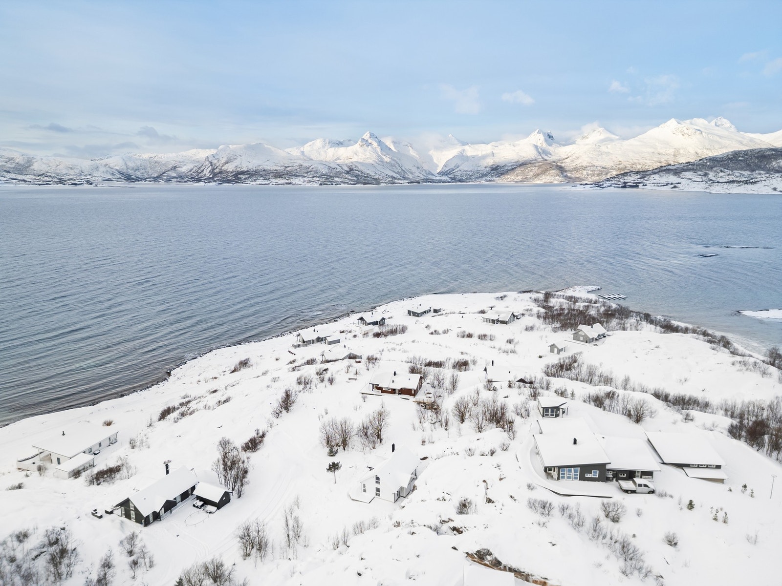 Rett fra døra kan du gå rundtur rundt gamle Nes fort, som er en fin turrute for alle aldersgrupper Galleribilde