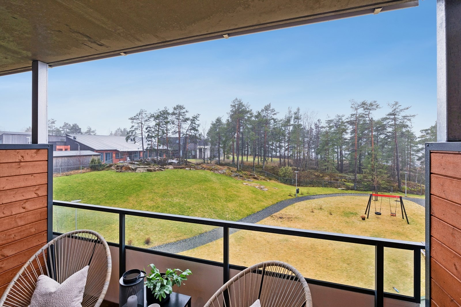 Utsyn mot sameiets fellesområde. Galleribilde