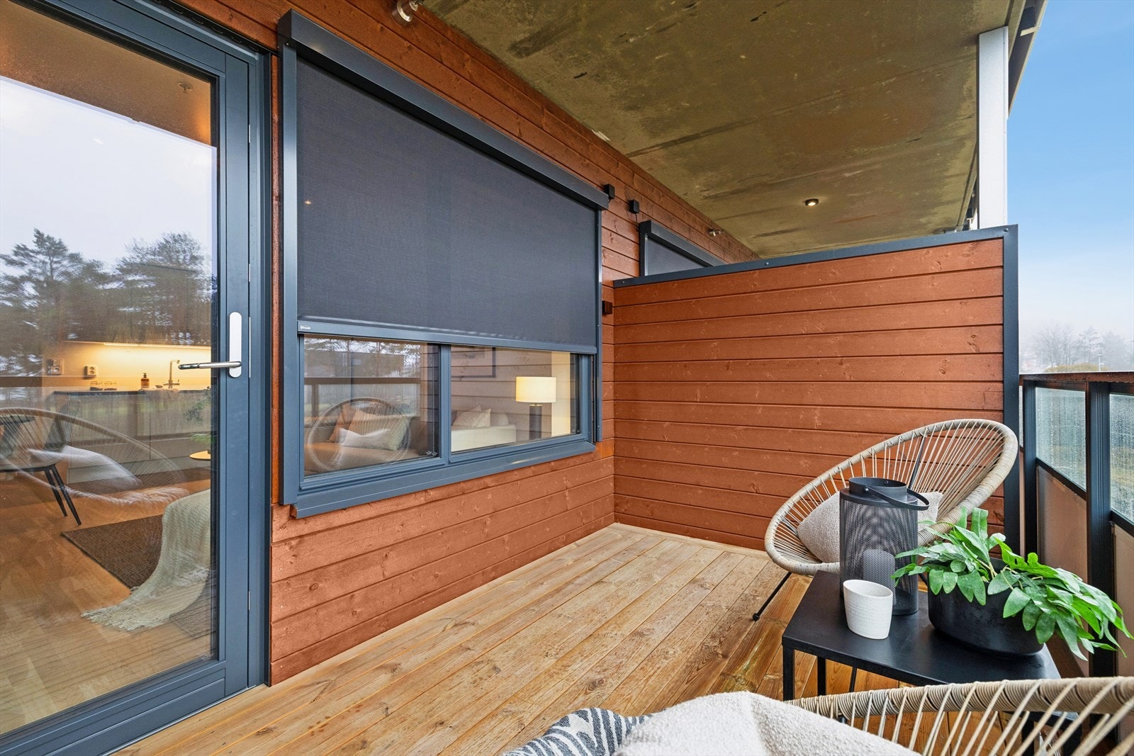 Fra stuen har du direkte utgang til en overbygget balkong på 8 m². Galleribilde