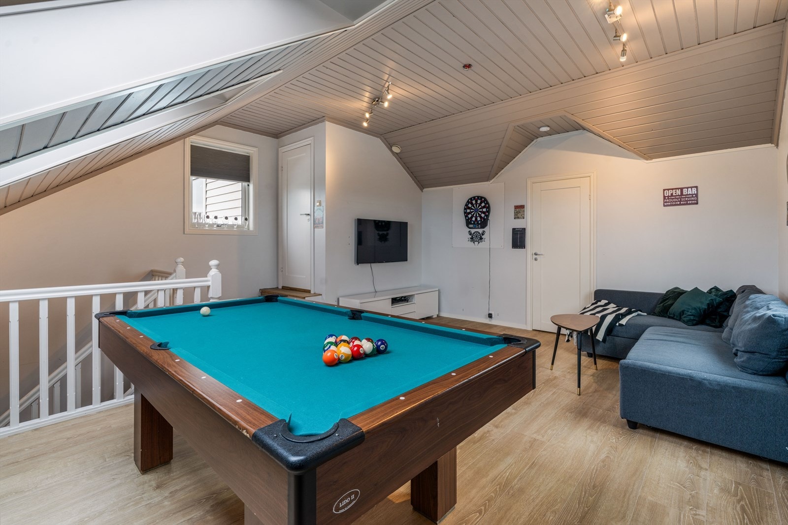 Innredet rom over garasje. Ikke byggesøkt eller godkjent Galleribilde