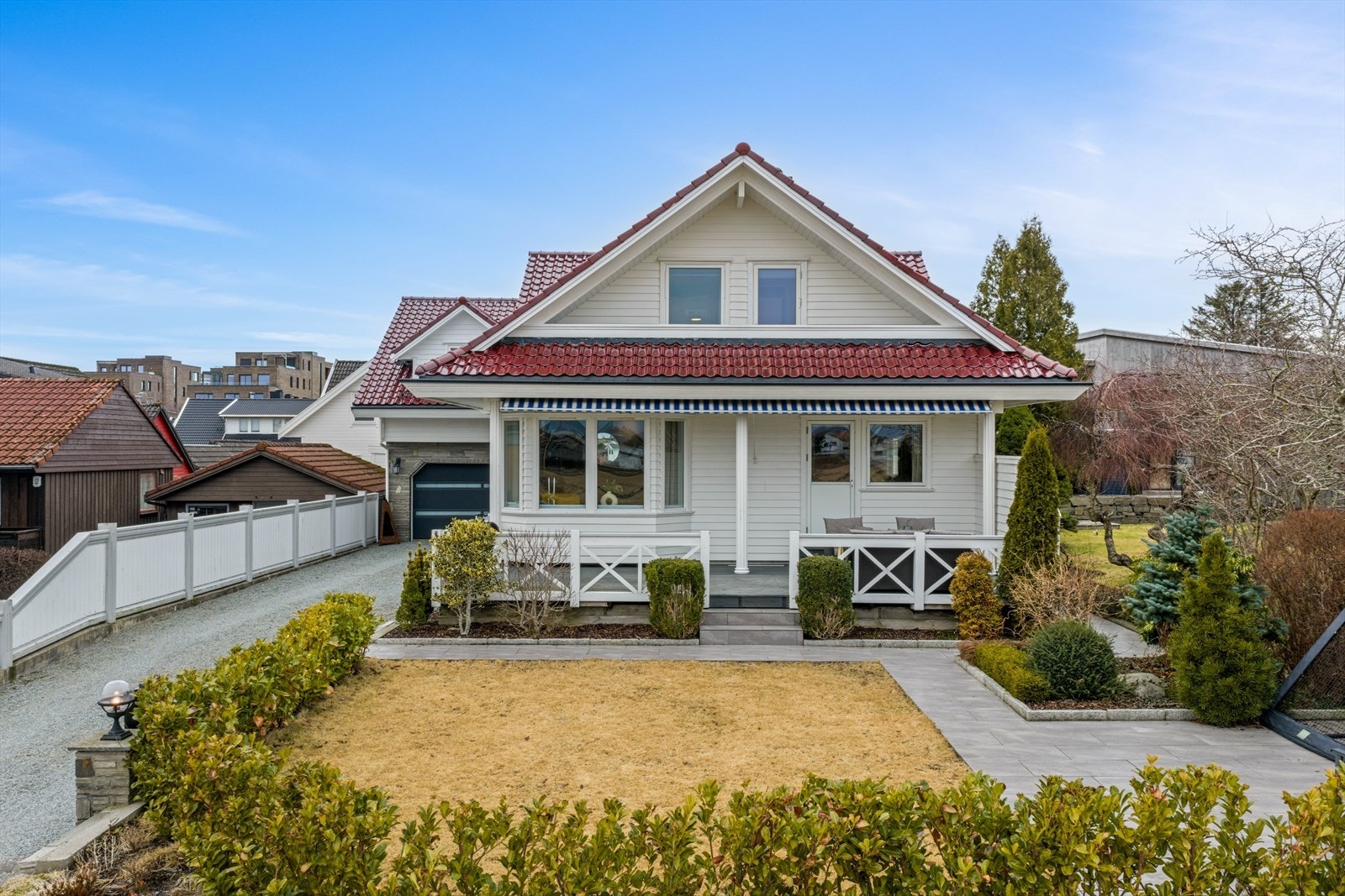 Pent opparbeidet og solrik tomt Galleribilde