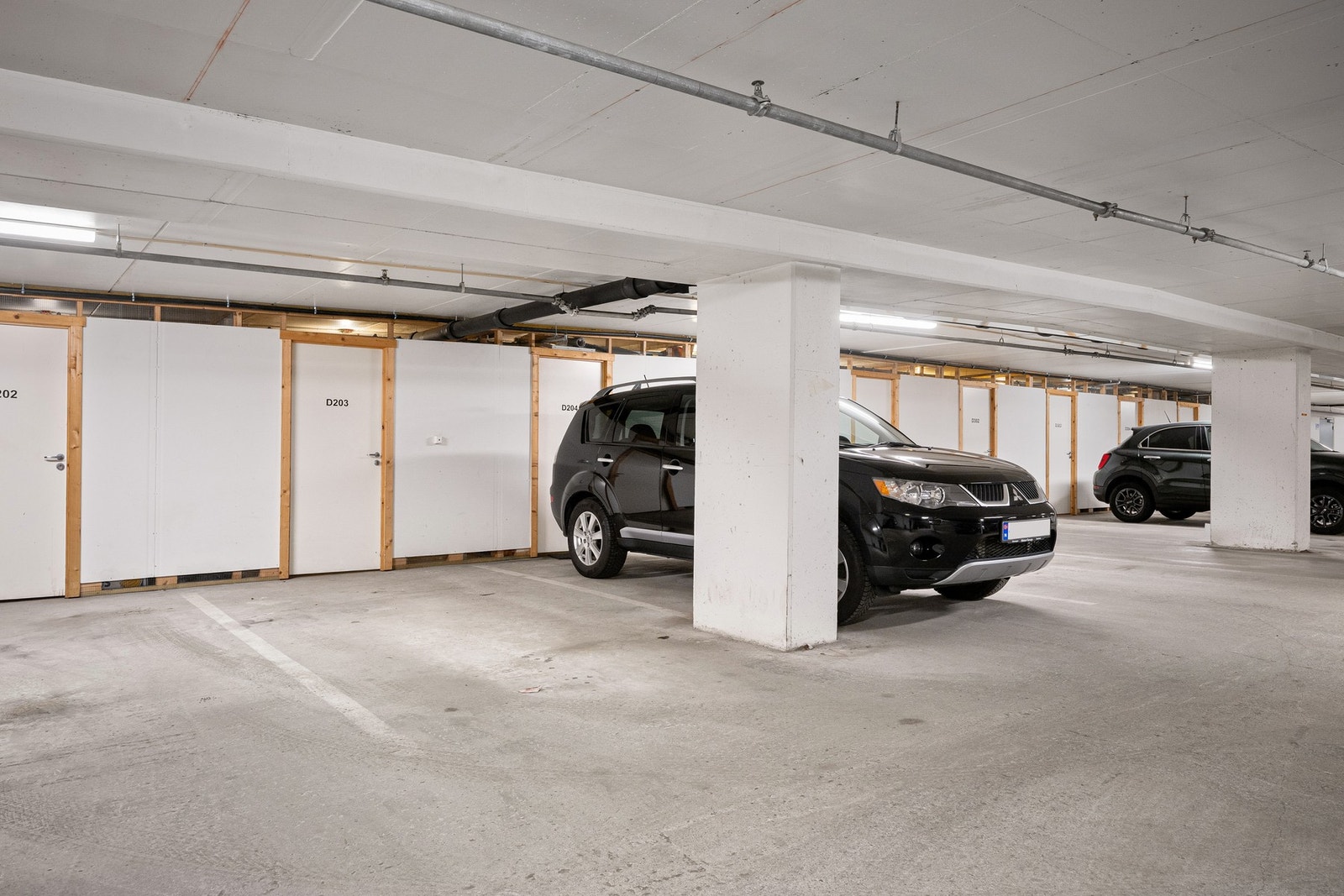 Med leiligheten følger det fast parkeringsplass i underetasjen med bod i bakkant Galleribilde