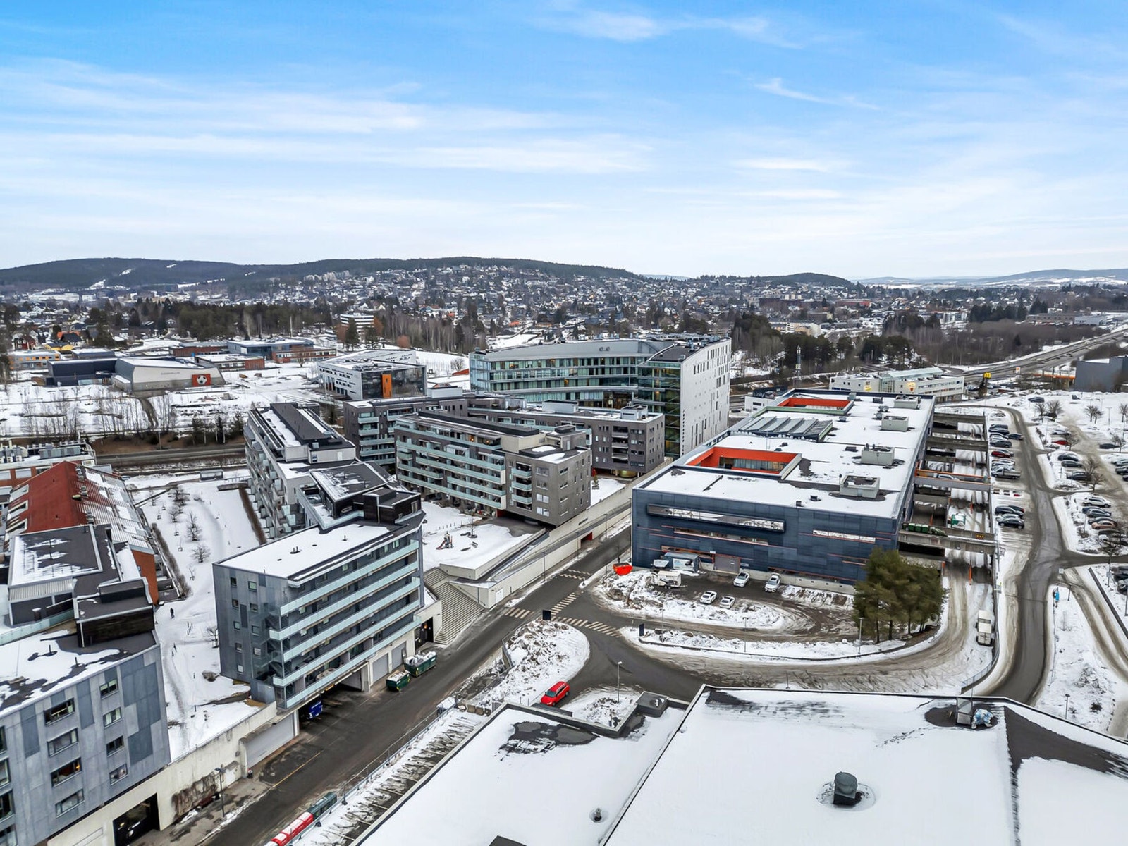 Her bor du svært sentralt, rett over Metro Senter, med et bredt utvalg av butikker, servicetilbud og kollektivtransport like utenfor døren. Galleribilde