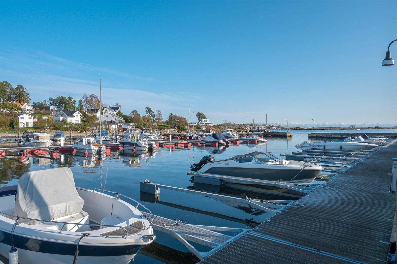 Området byr på nærhet til flere småbåthavner. Galleribilde