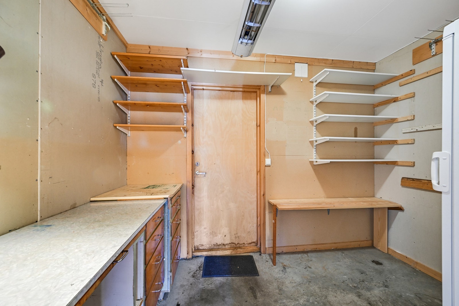 I bakkant av garasjen er det en praktisk bod på 6 m². Galleribilde